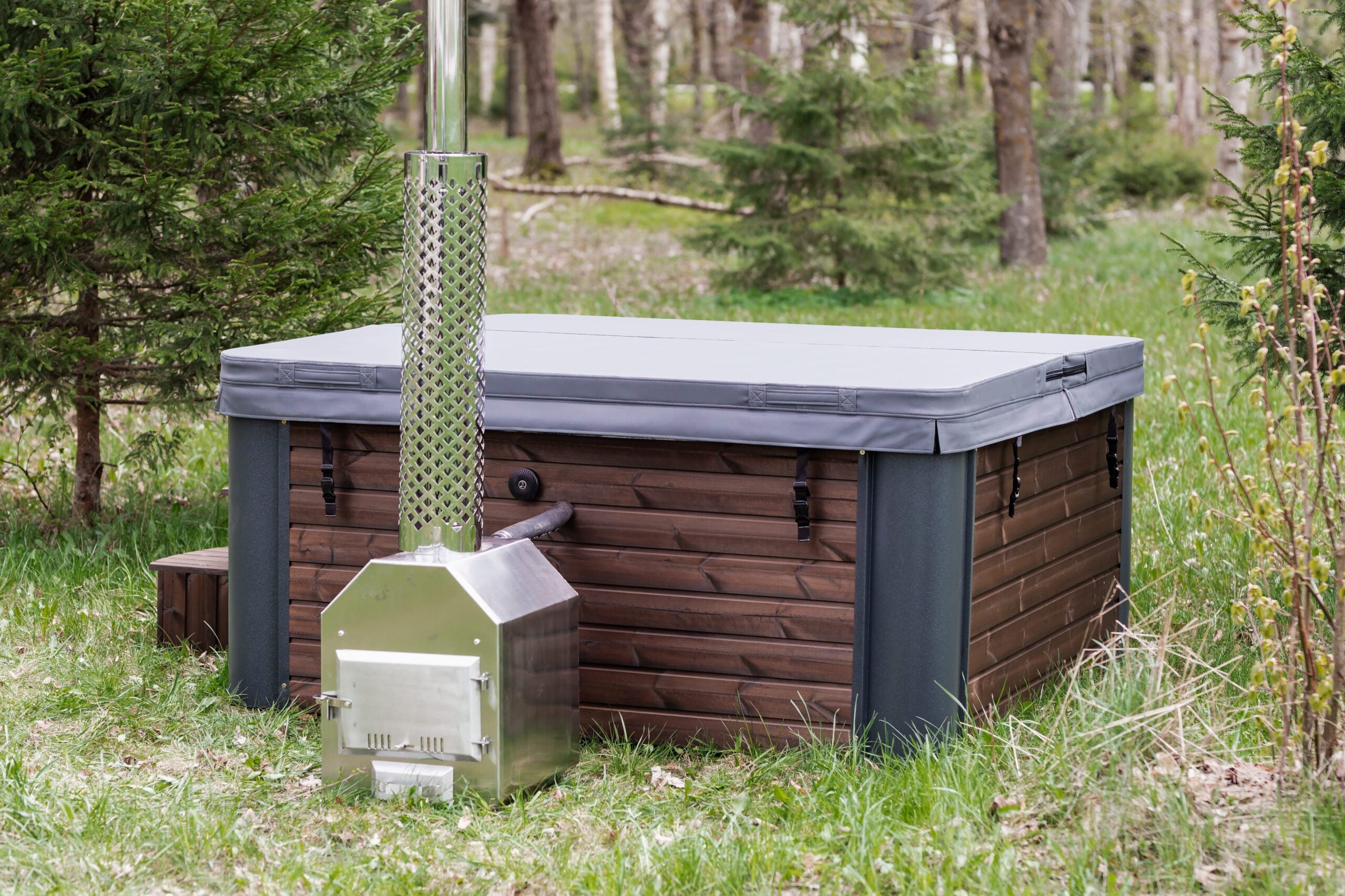 Quadratischer Acryl-Whirlpool (mit Außenheizung) 220×220 mm – Fichtenholz