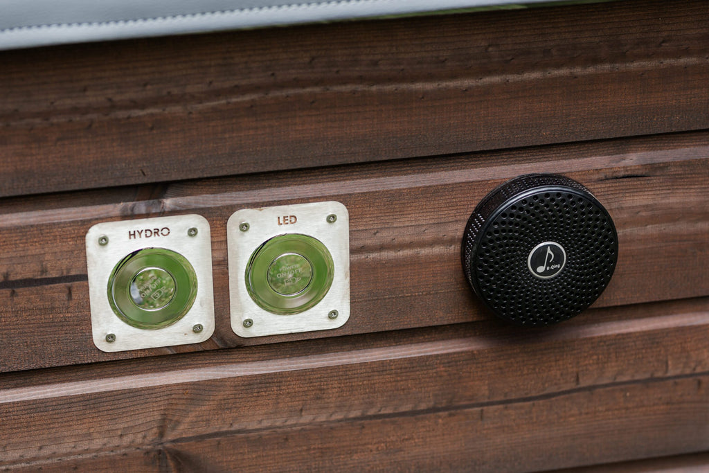 Quadratischer Acryl-Whirlpool (mit Außenheizung) 220×220 mm – Fichtenholz