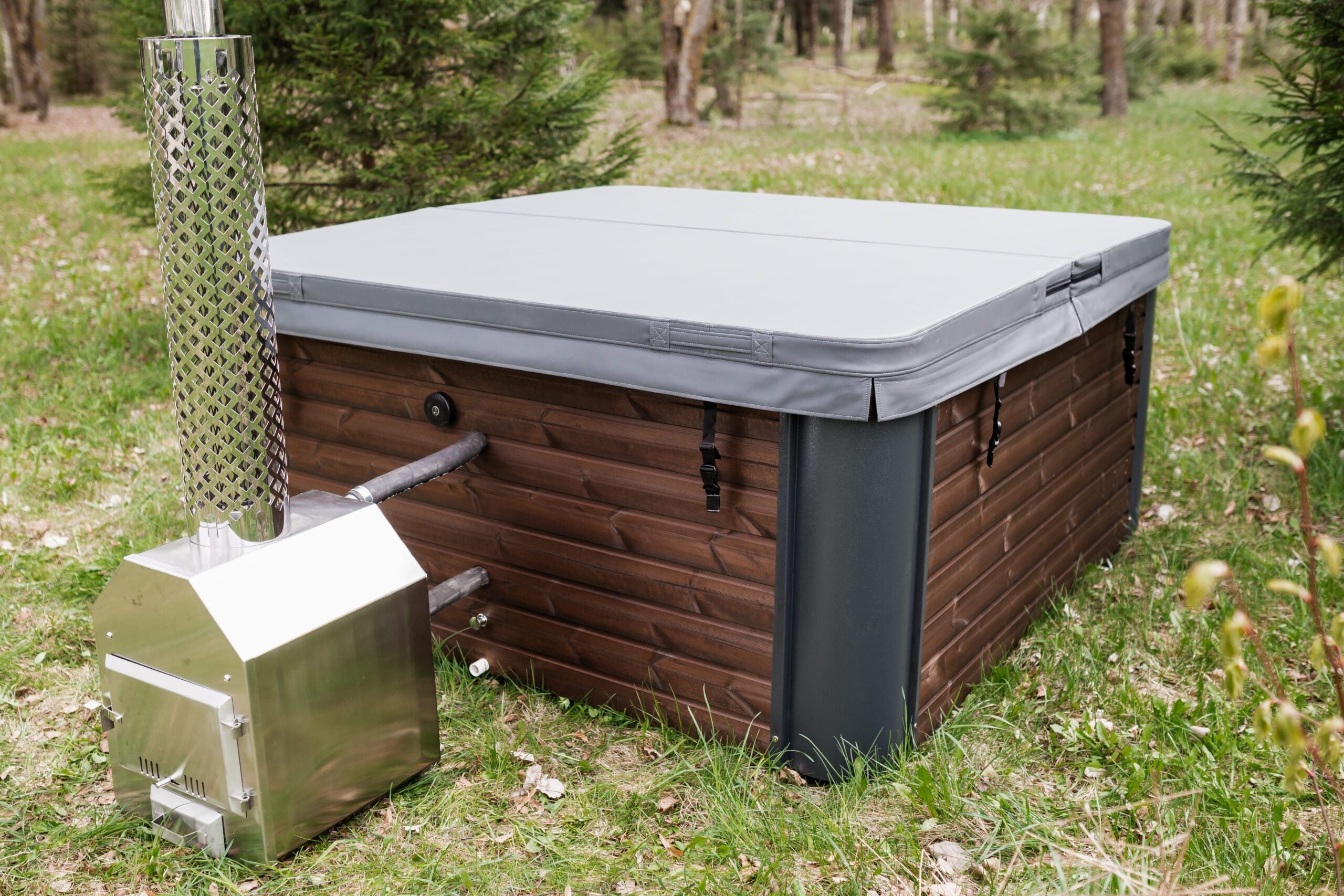 Quadratischer Acryl-Whirlpool (mit Außenheizung) 220×220 mm – Fichtenholz