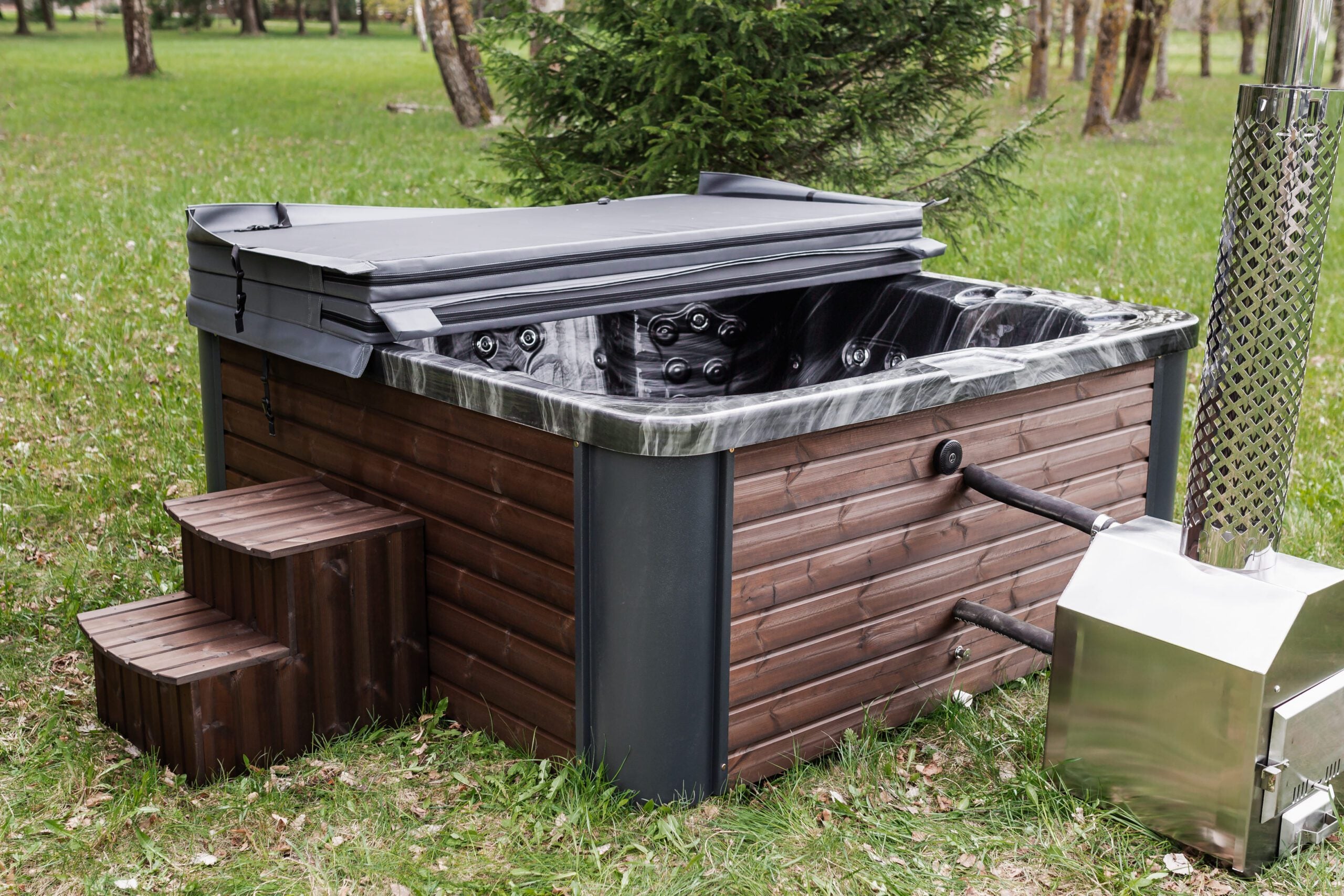 Quadratischer Acryl-Whirlpool (mit Außenheizung) 220×220 mm – Fichtenholz