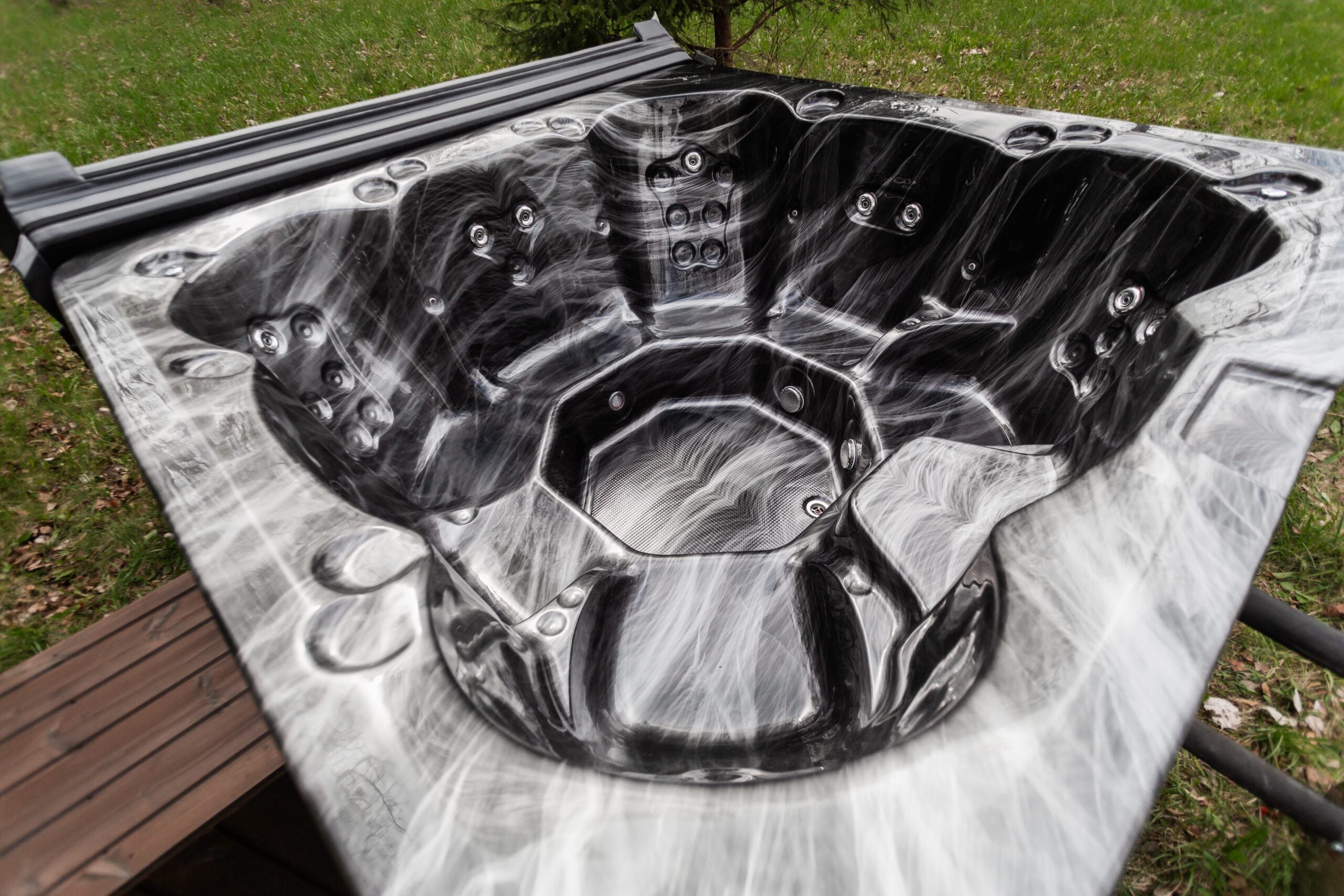 Quadratischer Acryl-Whirlpool (mit Außenheizung) 220×220 mm – Fichtenholz