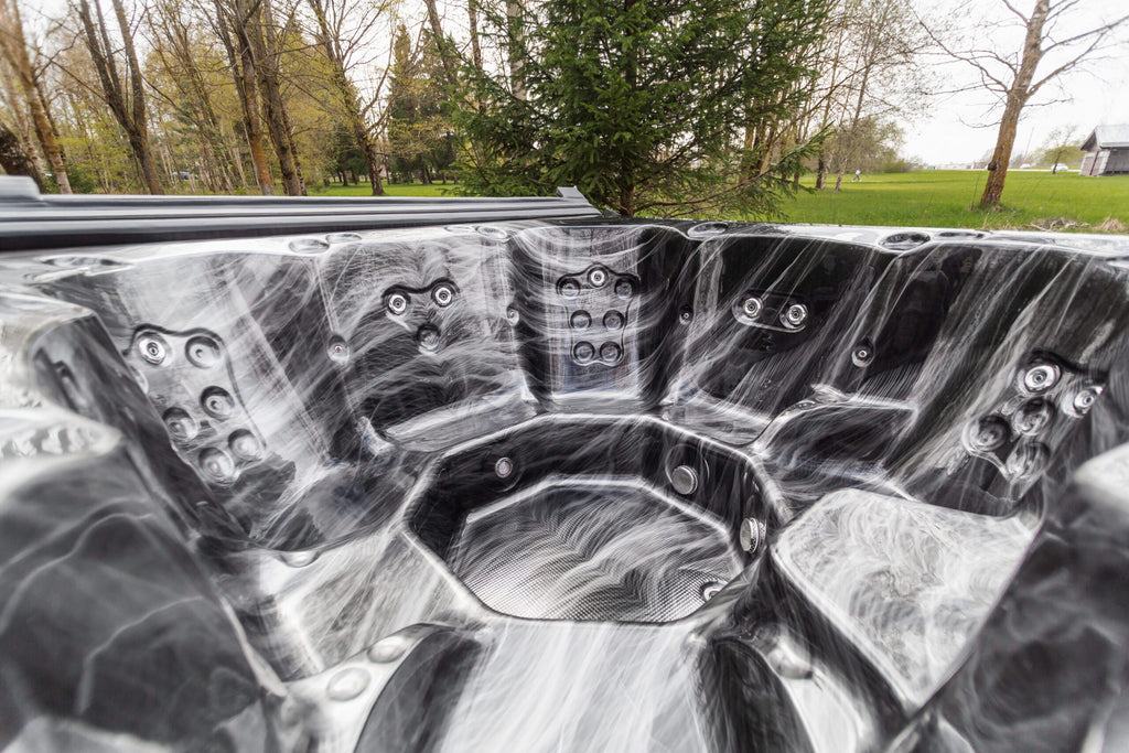 Quadratischer Acryl-Whirlpool (mit Außenheizung) 220×220 mm – Fichtenholz