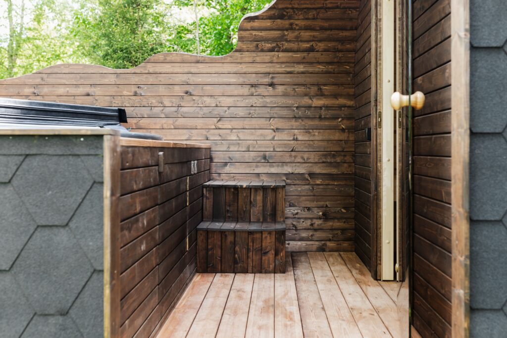 2-in-1 IGLU Sauna + Whirlpool