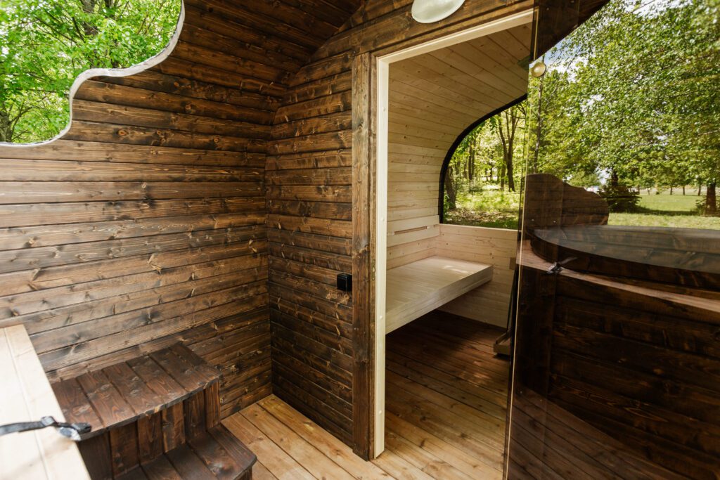 2-in-1 IGLU Sauna + Whirlpool