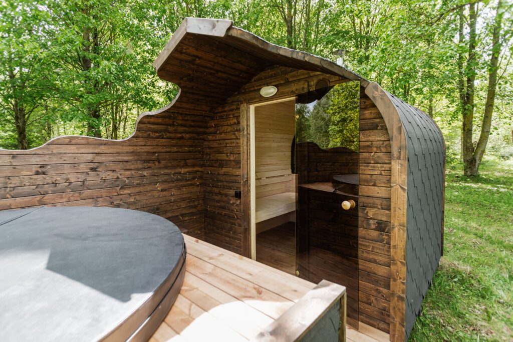 2-in-1 IGLU Sauna + Whirlpool