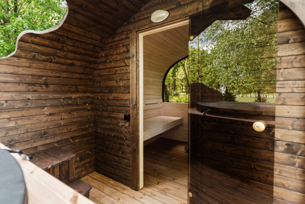 2-in-1 IGLU Sauna + Whirlpool