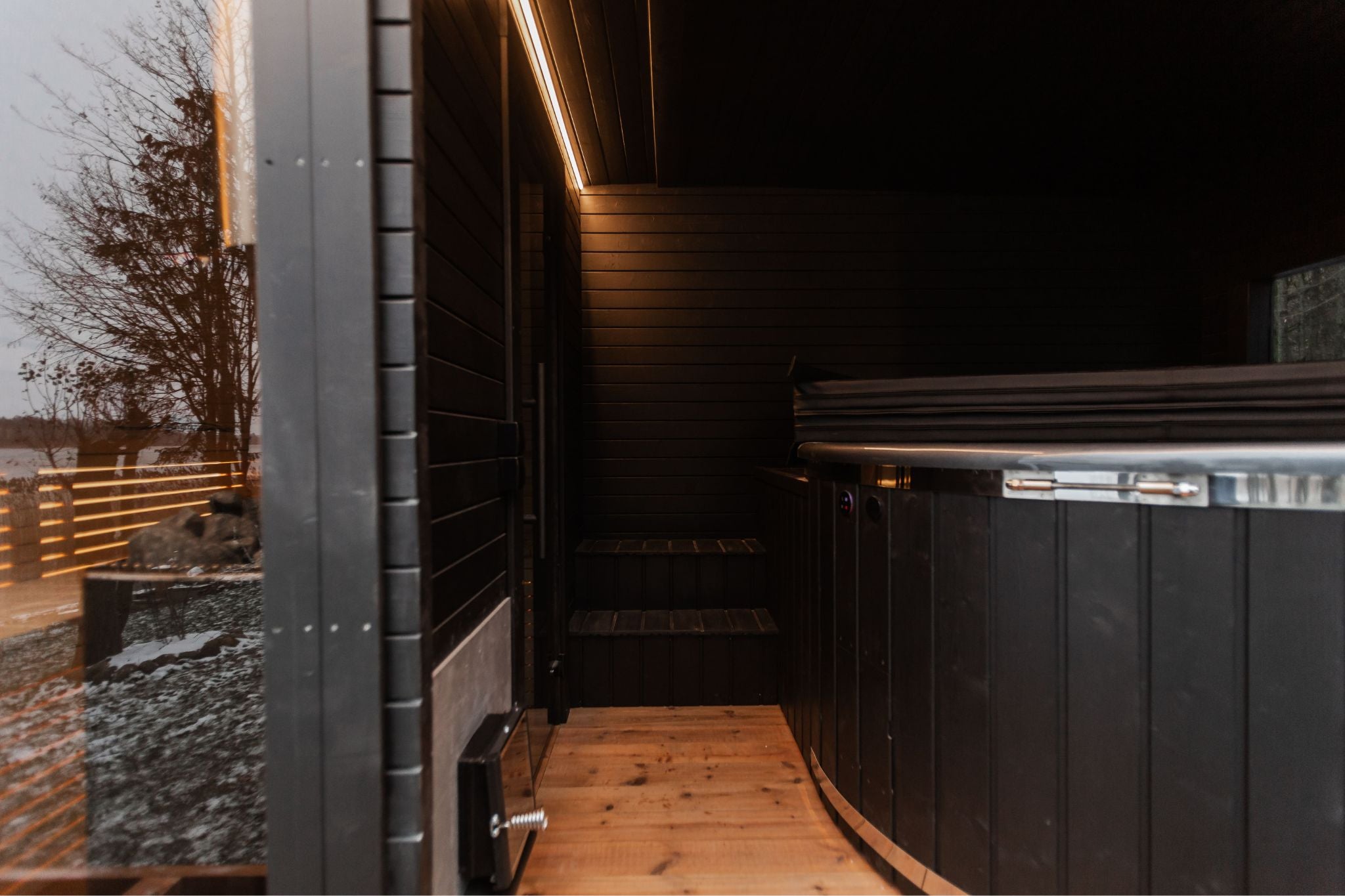 2-in-1 LUX Sauna + Whirlpool