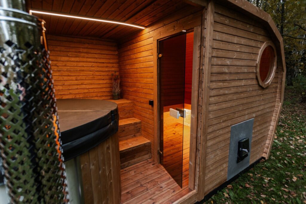 2-in-1 Oasis Sauna + Whirlpool