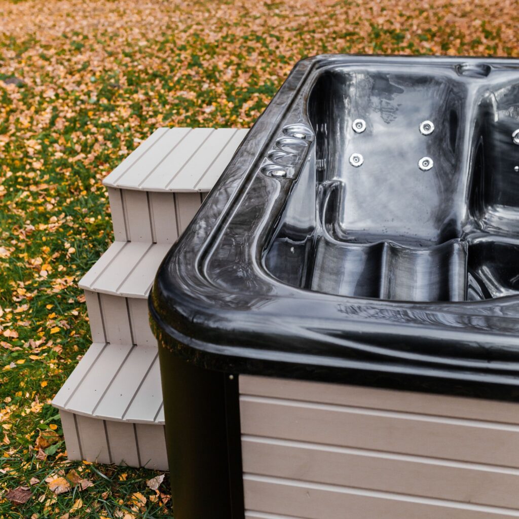 Quadratischer Acryl-Whirlpool (mit integrierter Heizung) 245×245 mm – Fichtenholz