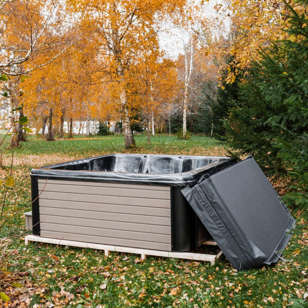 Quadratischer Acryl-Whirlpool (mit integrierter Heizung) 245×245 mm – Fichtenholz