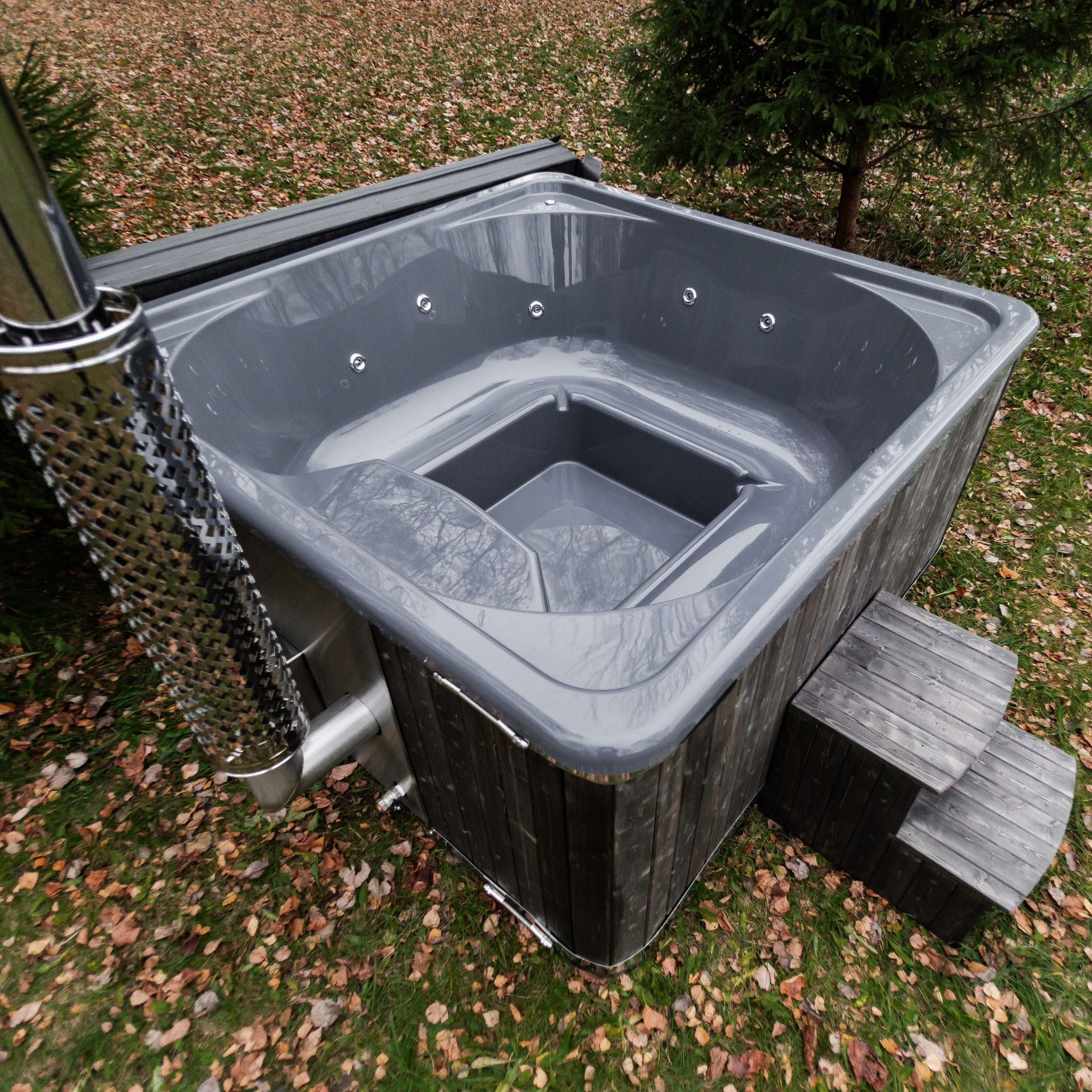 Quadratischer Whirlpool aus Fiberglas (mit integrierter Heizung) 220×220 – Verkleidung aus WPC-Kunststoff