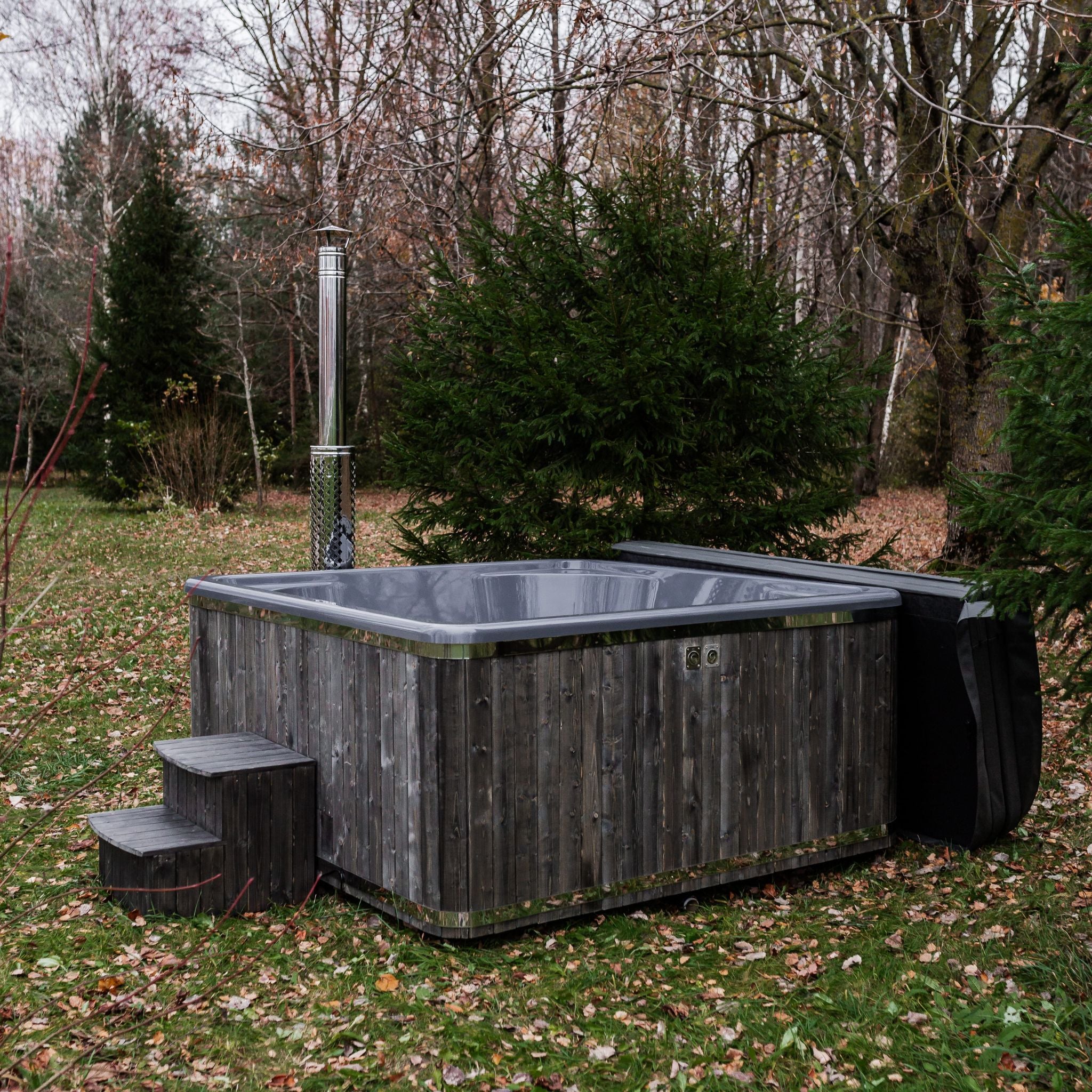 Quadratischer Whirlpool aus Fiberglas (mit integrierter Heizung) 220×220 – Verkleidung aus WPC-Kunststoff