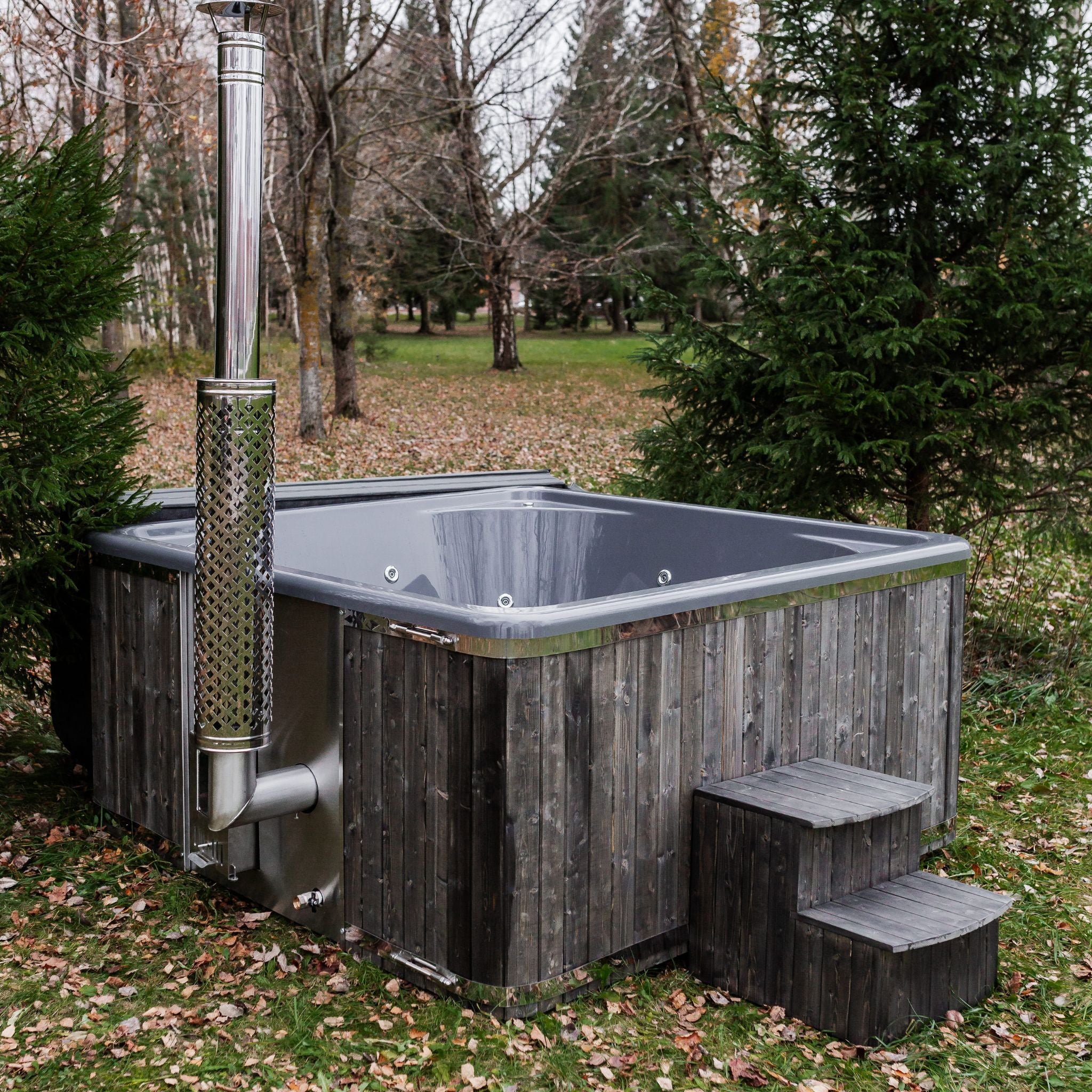 Quadratischer Whirlpool aus Fiberglas (mit integrierter Heizung) 220×220 – Verkleidung aus WPC-Kunststoff