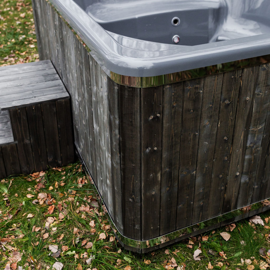 Quadratischer Whirlpool aus Fiberglas (mit integrierter Heizung) 220×220 – Verkleidung aus WPC-Kunststoff