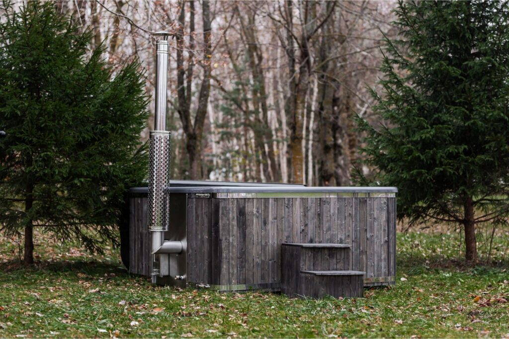 Quadratischer Whirlpool aus Fiberglas (mit integrierter Heizung), 220 × 220 mm – Holzoptik