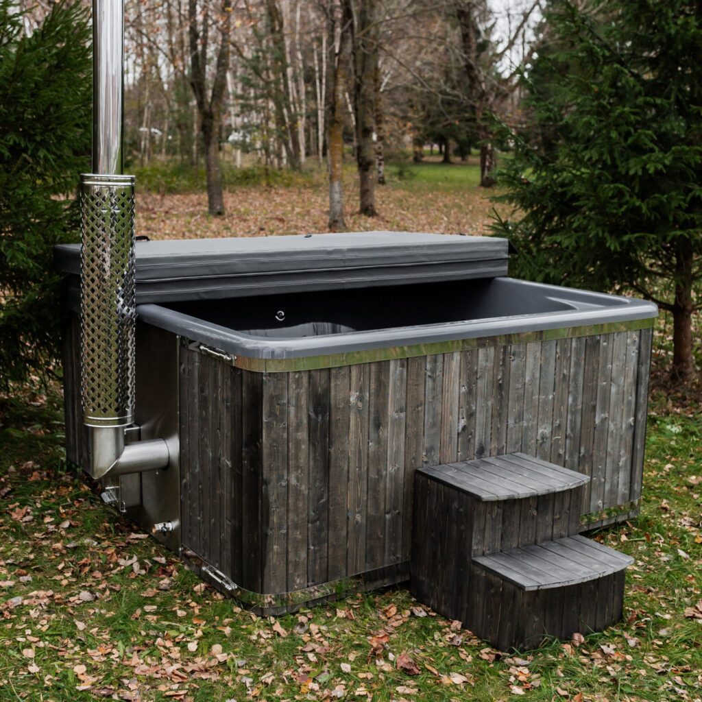 Quadratischer Whirlpool aus Fiberglas (mit integrierter Heizung) 220×220 – Verkleidung aus WPC-Kunststoff