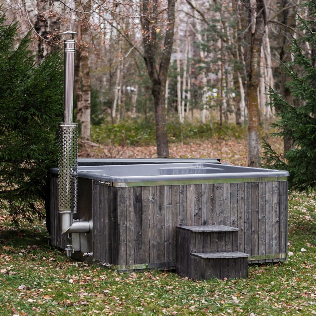 Quadratischer Whirlpool aus Fiberglas (mit integrierter Heizung), 220 × 220 mm – Holzoptik