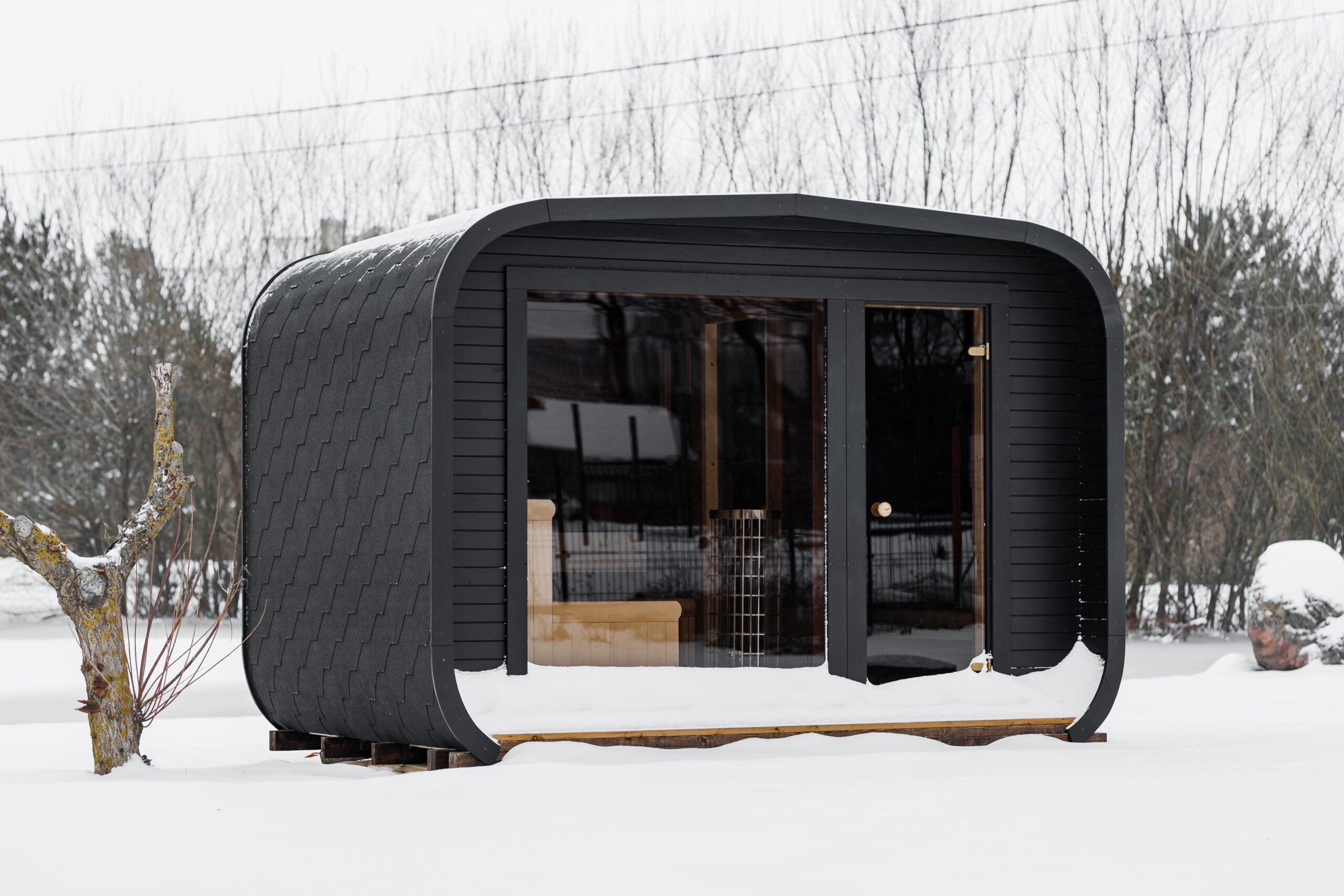 Isolierte LUX-Sauna mit Vorraum 245×340 – Thermoholz