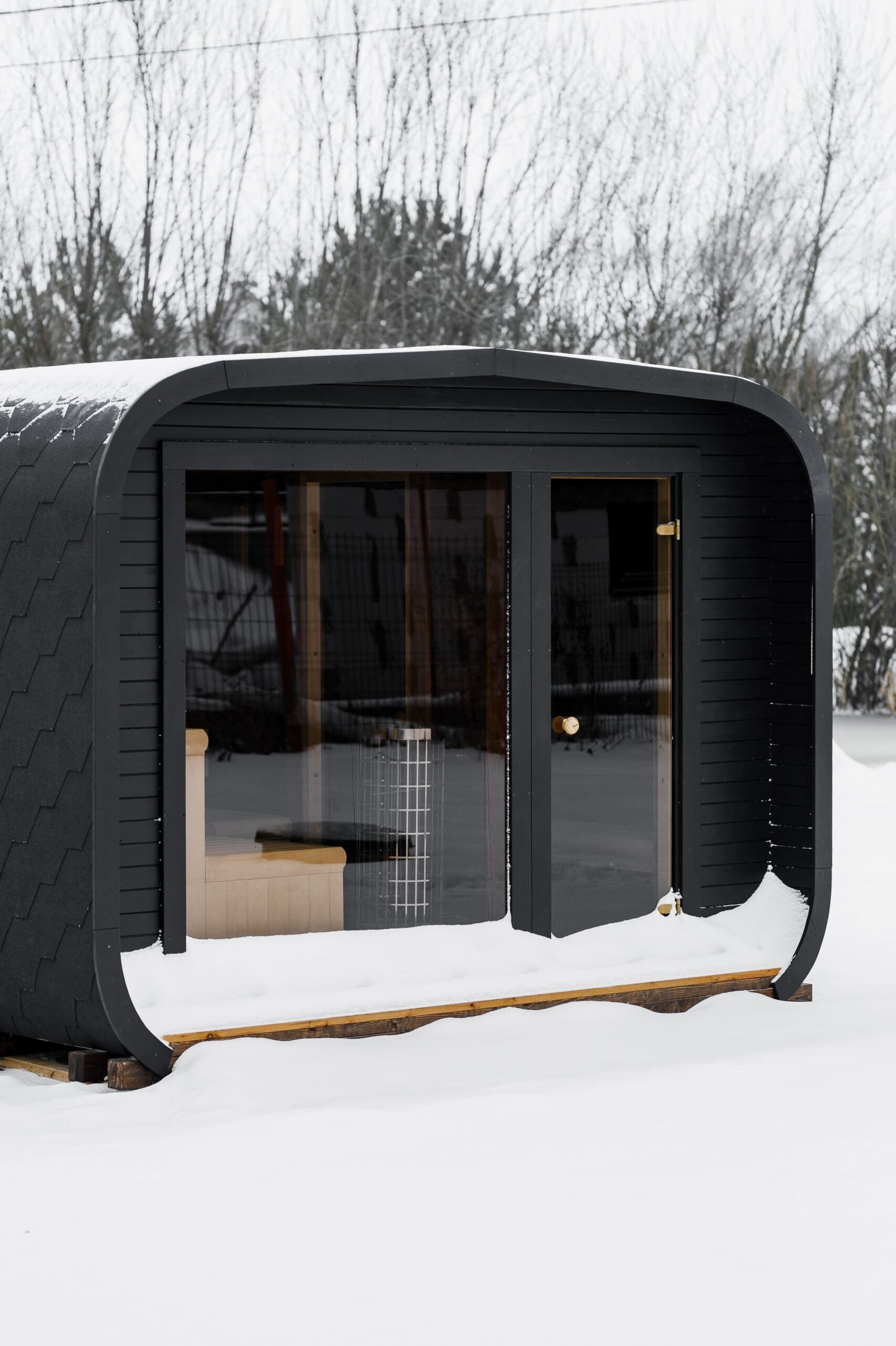 Isolierte LUX-Sauna mit Vorraum 245×340 – Thermoholz