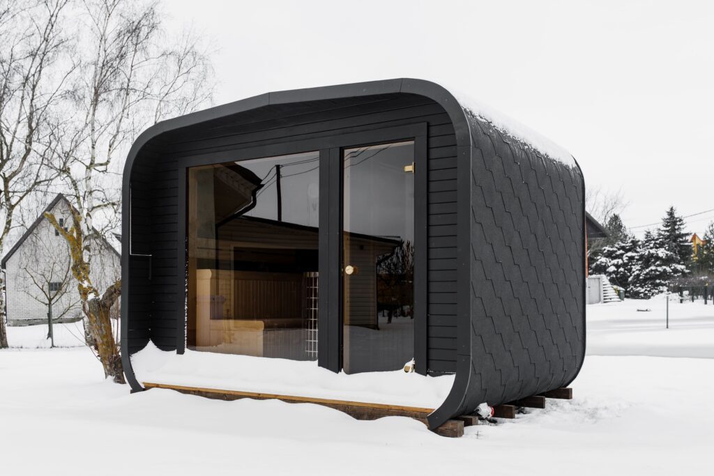 Isolierte LUX-Sauna mit Vorraum 245×340 – Thermoholz