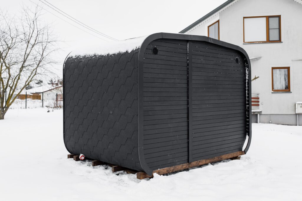 Isolierte LUX-Sauna mit Vorraum 245×340 – Thermoholz