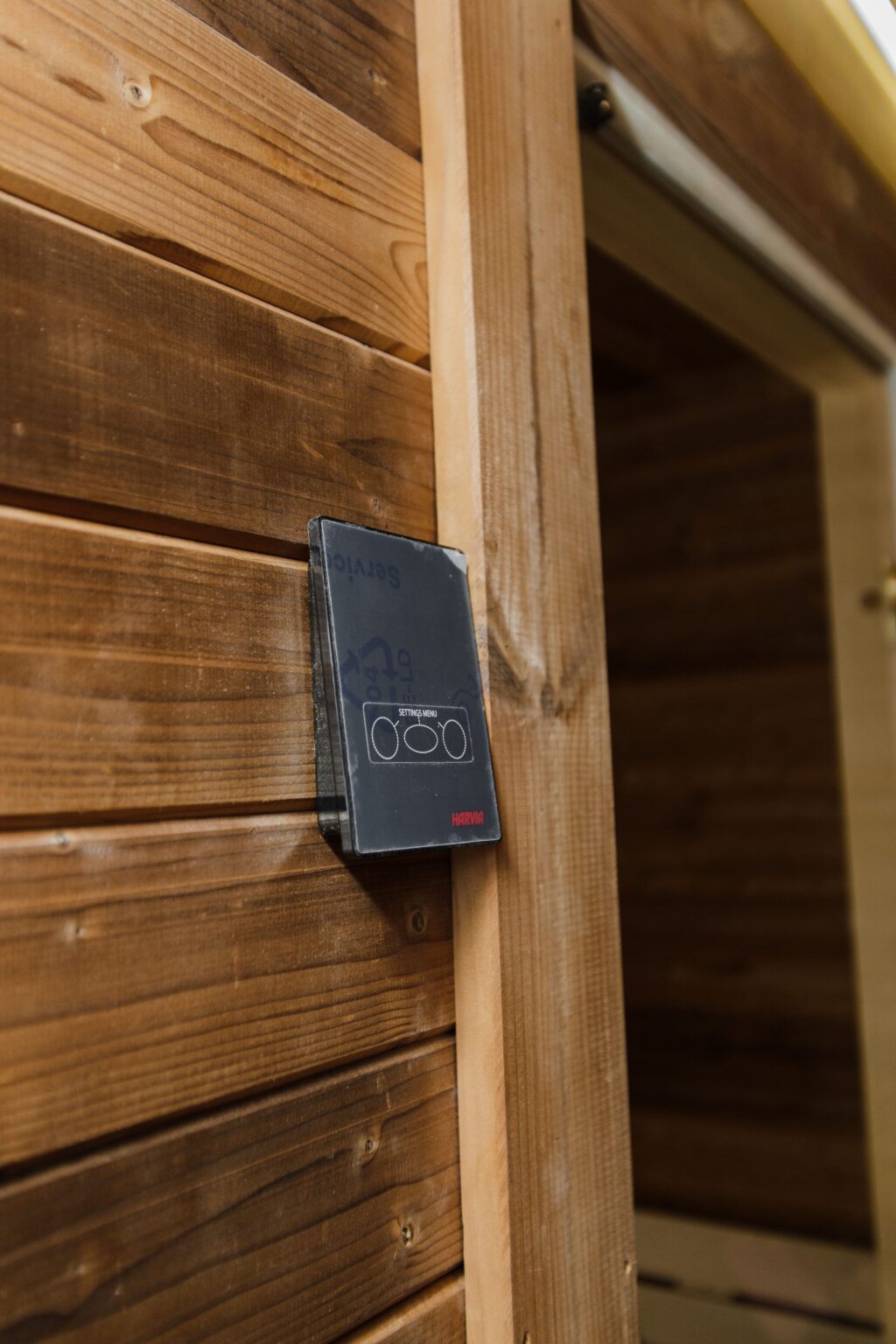 Isolierte LUX-Sauna mit Vorraum 245×340 – Thermoholz