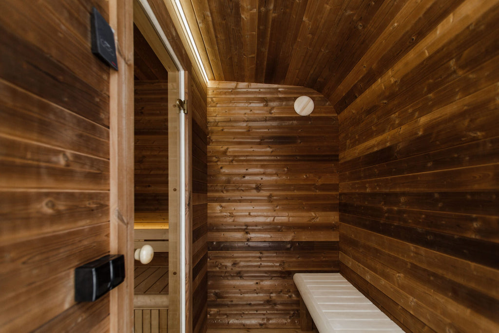 Isolierte LUX-Sauna mit Vorraum 245×340 – Thermoholz