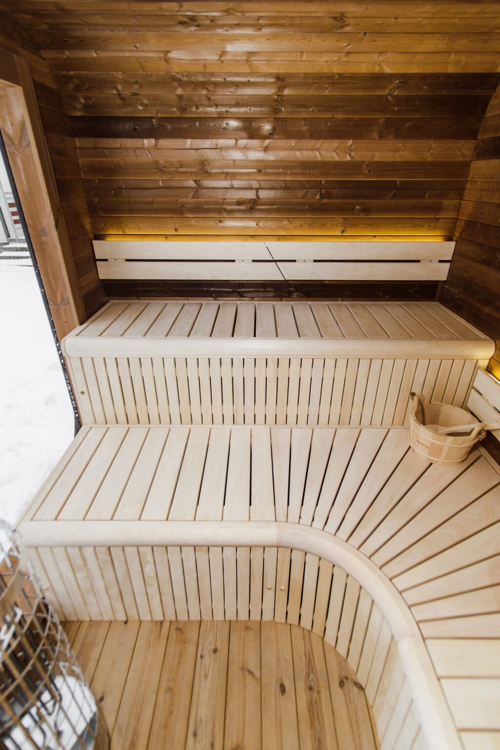 Isolierte LUX-Sauna mit Vorraum 245×340 – Thermoholz