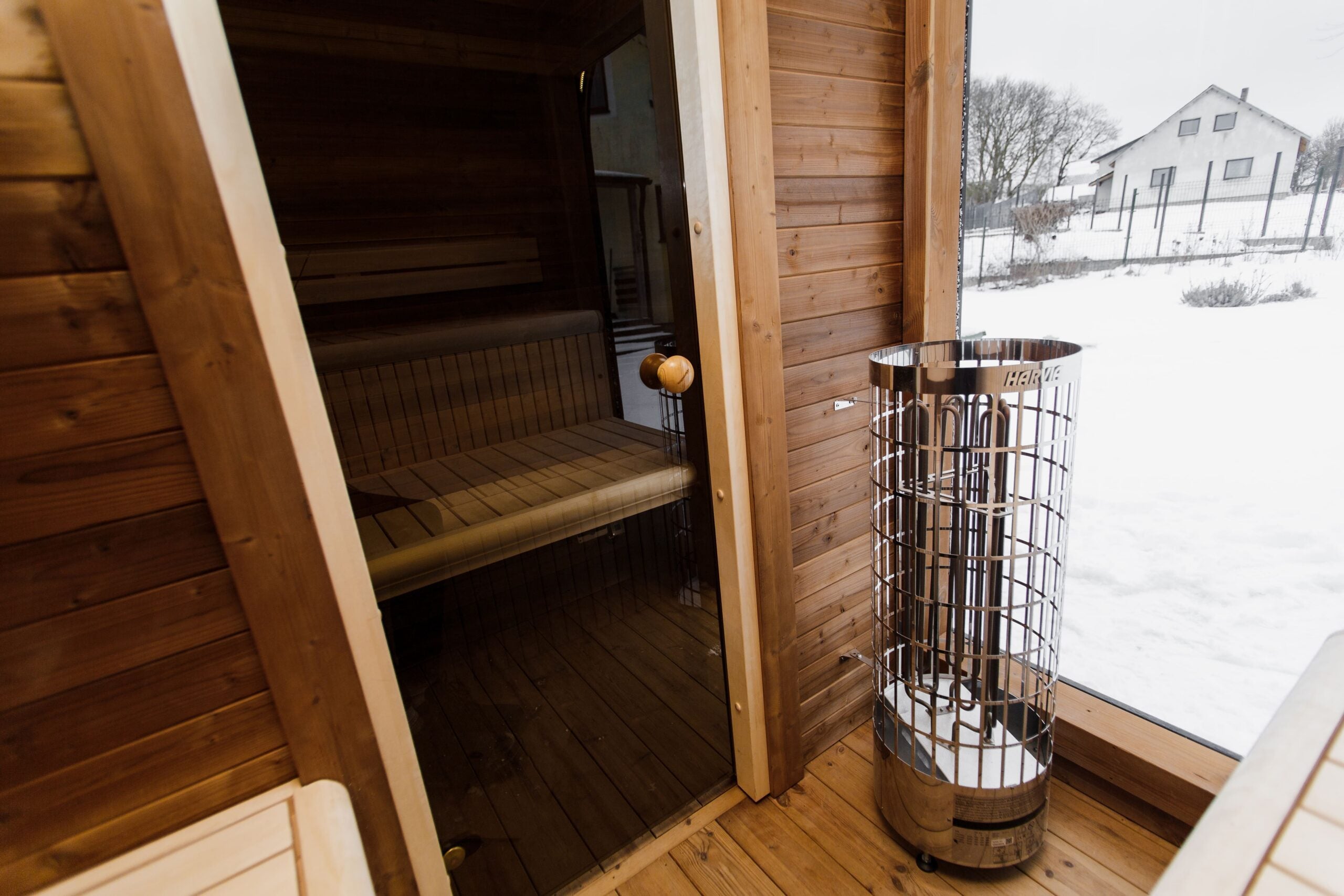 Isolierte LUX-Sauna mit Vorraum 245×340 – Thermoholz
