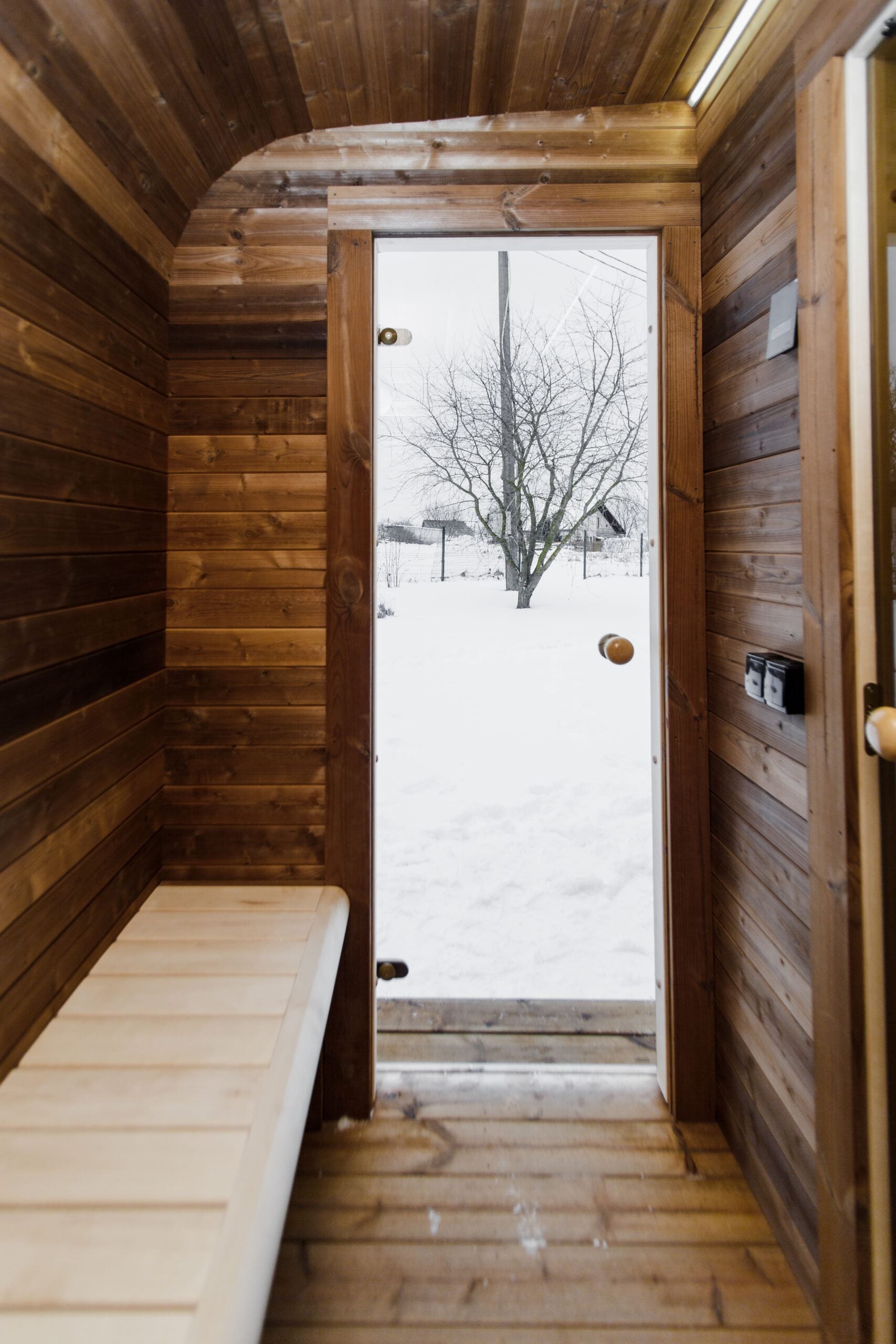 Isolierte LUX-Sauna mit Vorraum 245×340 – Thermoholz