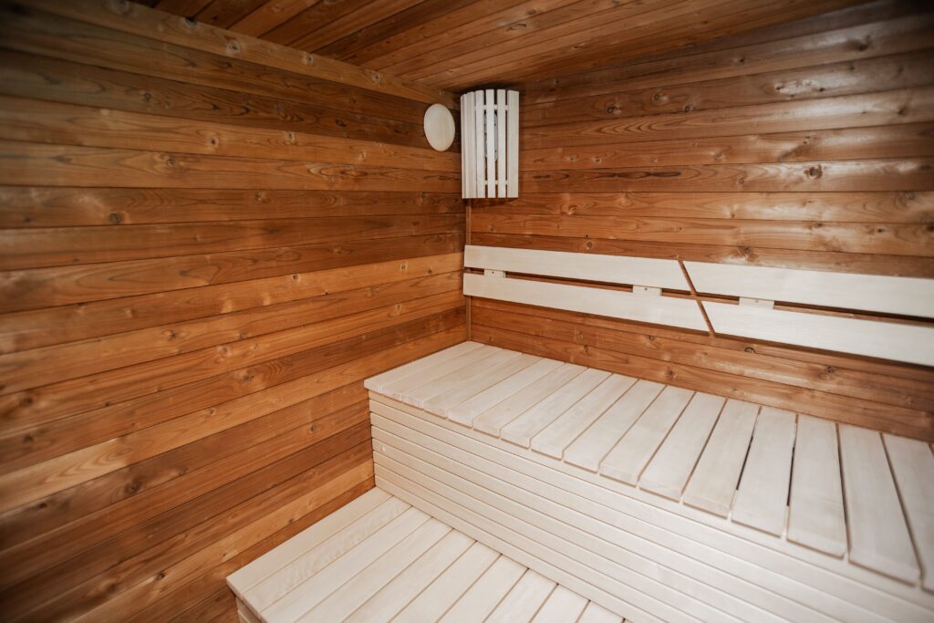 Quadratische Sauna (400 x 240 cm) mit Vorsauna