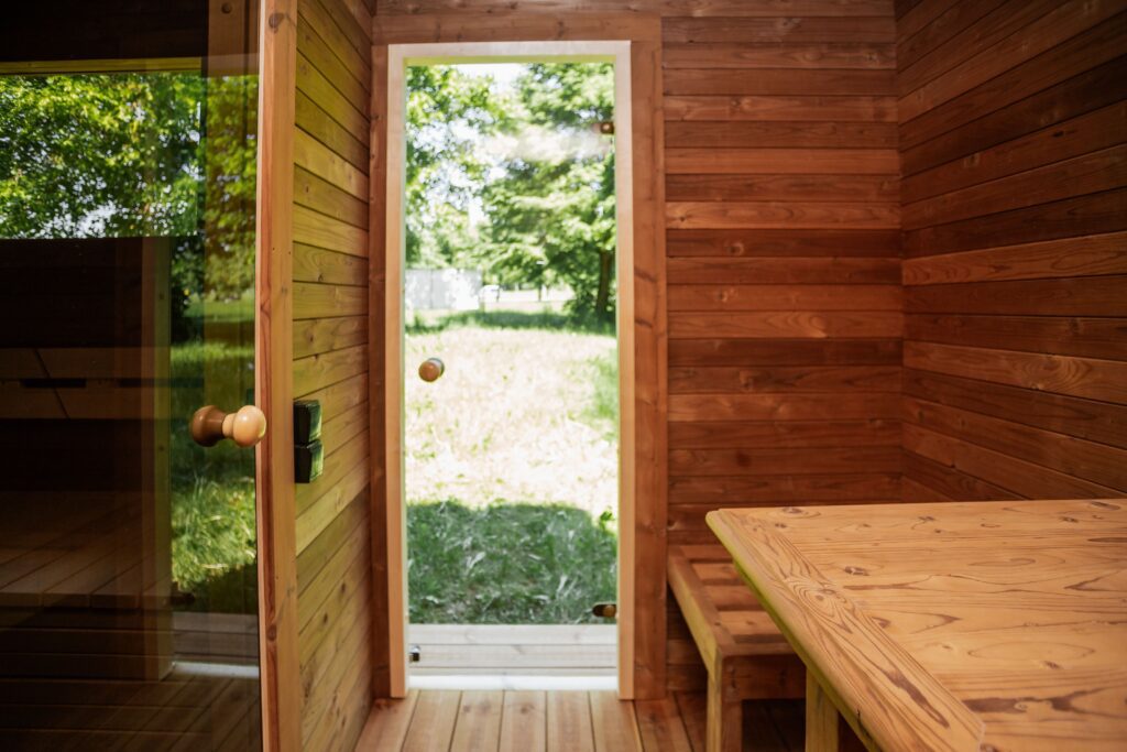 Quadratische Sauna (400 x 240 cm) mit Vorsauna