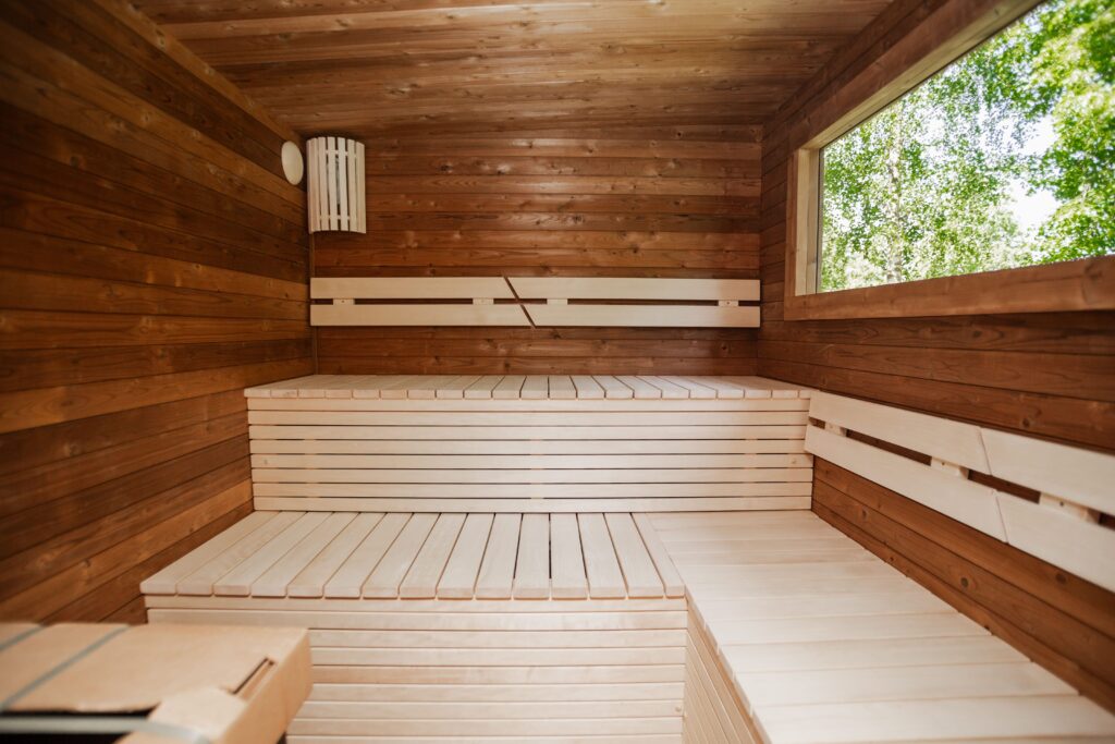 Quadratische Sauna (400 x 240 cm) mit Vorsauna