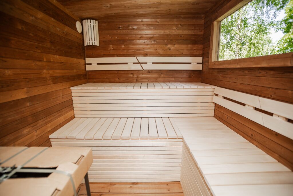 Quadratische Sauna (400 x 240 cm) mit Vorsauna