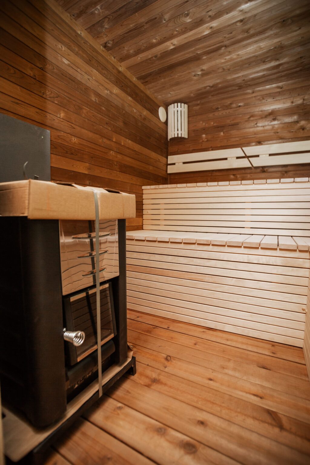 Quadratische Sauna (400 x 240 cm) mit Vorsauna
