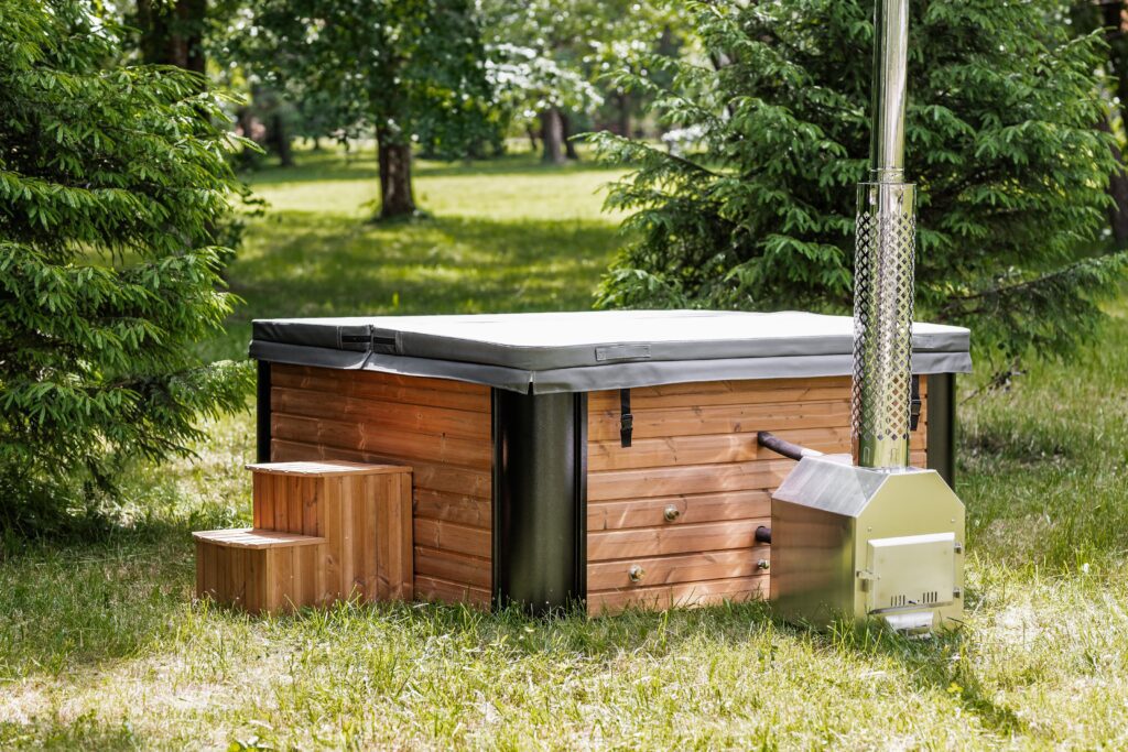 Quadratischer Acryl-Whirlpool (mit Außenheizung) 220×220 mm – Fichtenholz