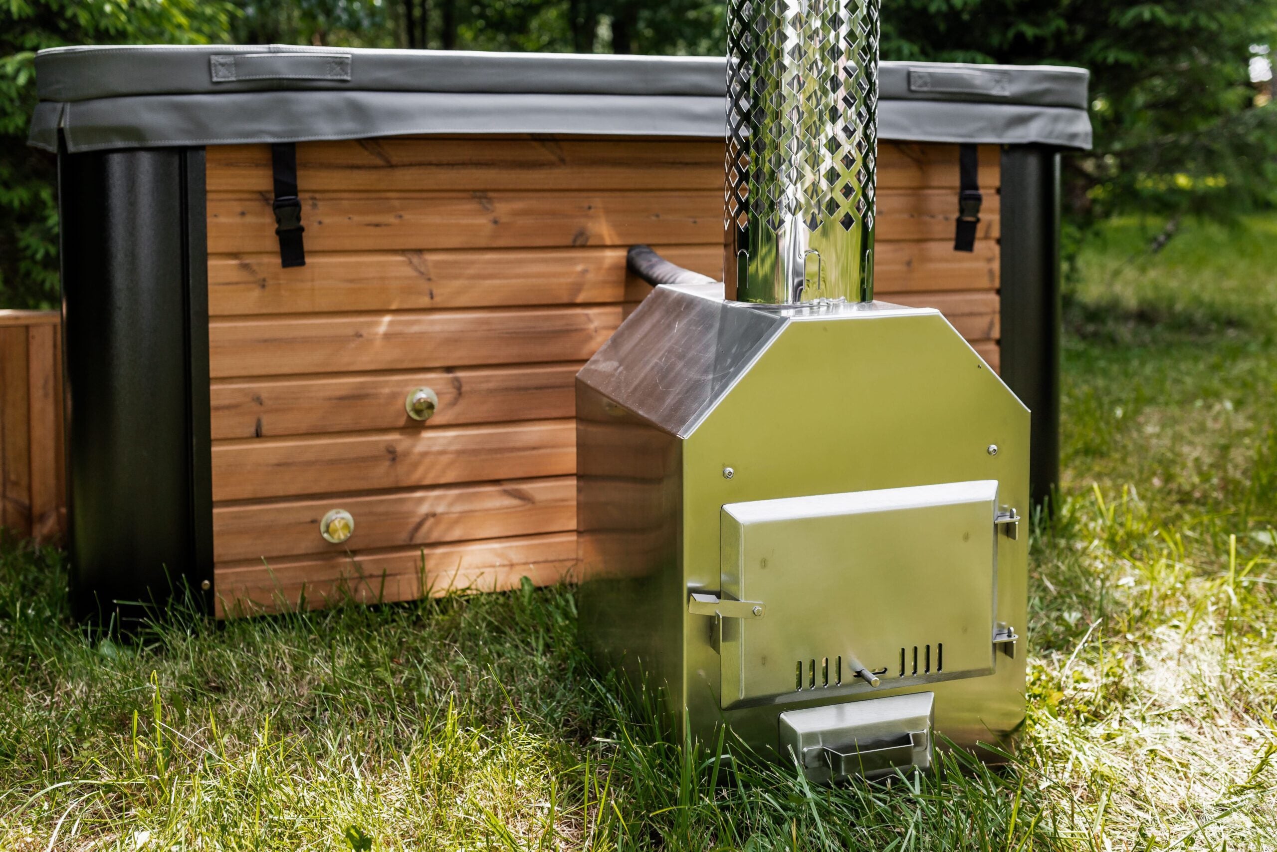 Quadratischer Acryl-Whirlpool (mit Außenheizung) 220×220 mm – Fichtenholz