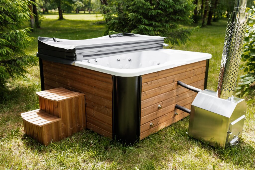 Quadratischer Acryl-Whirlpool (mit Außenheizung) 220×220 mm – Fichtenholz