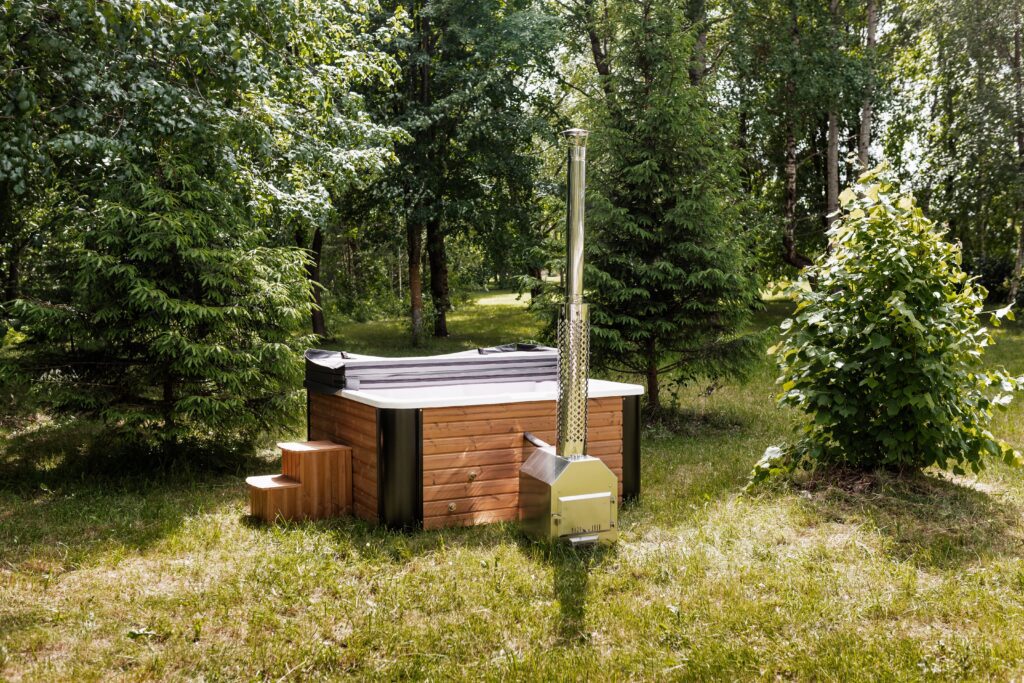 Quadratischer Acryl-Whirlpool (mit Außenheizung) 220×220 mm – Fichtenholz