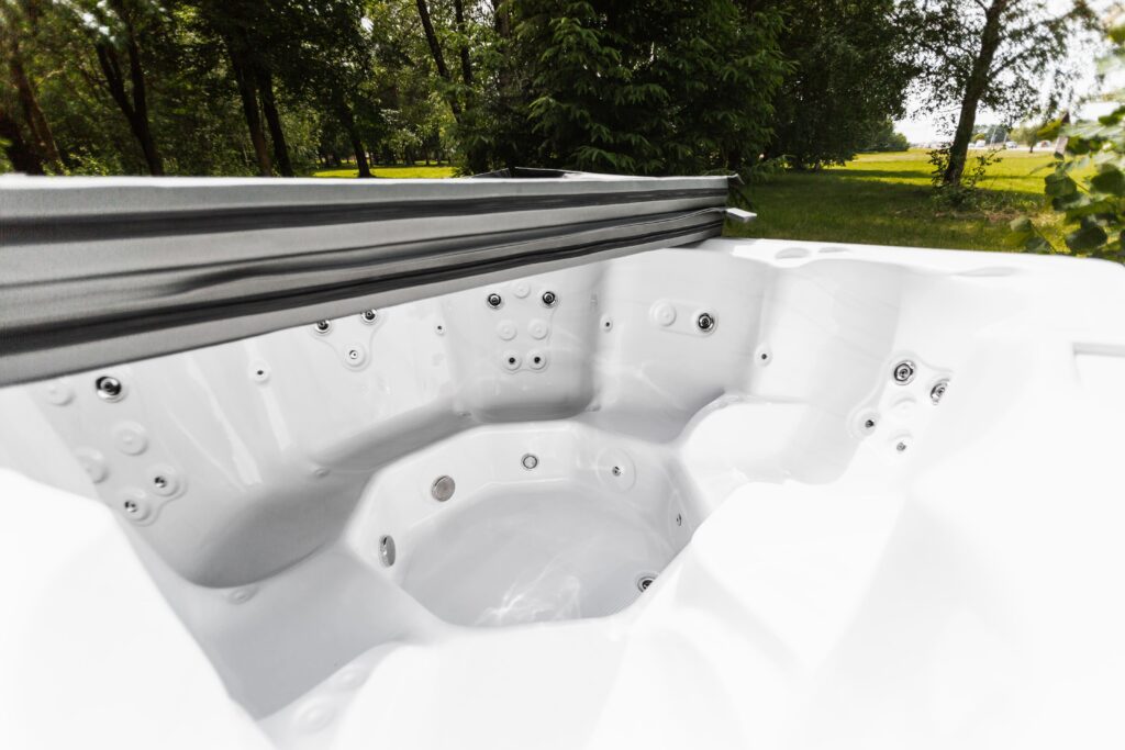 Quadratischer Acryl-Whirlpool (mit Außenheizung) 220×220 mm – Fichtenholz