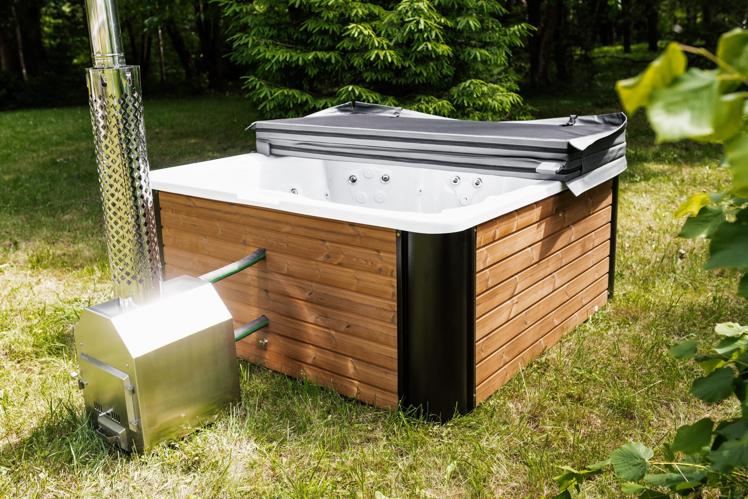 Quadratischer Acryl-Whirlpool (mit Außenheizung) 220×220 mm – Fichtenholz