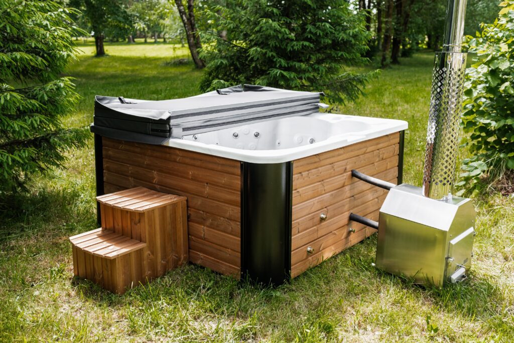 Quadratischer Acryl-Whirlpool (mit Außenheizung) 220×220 mm – Fichtenholz