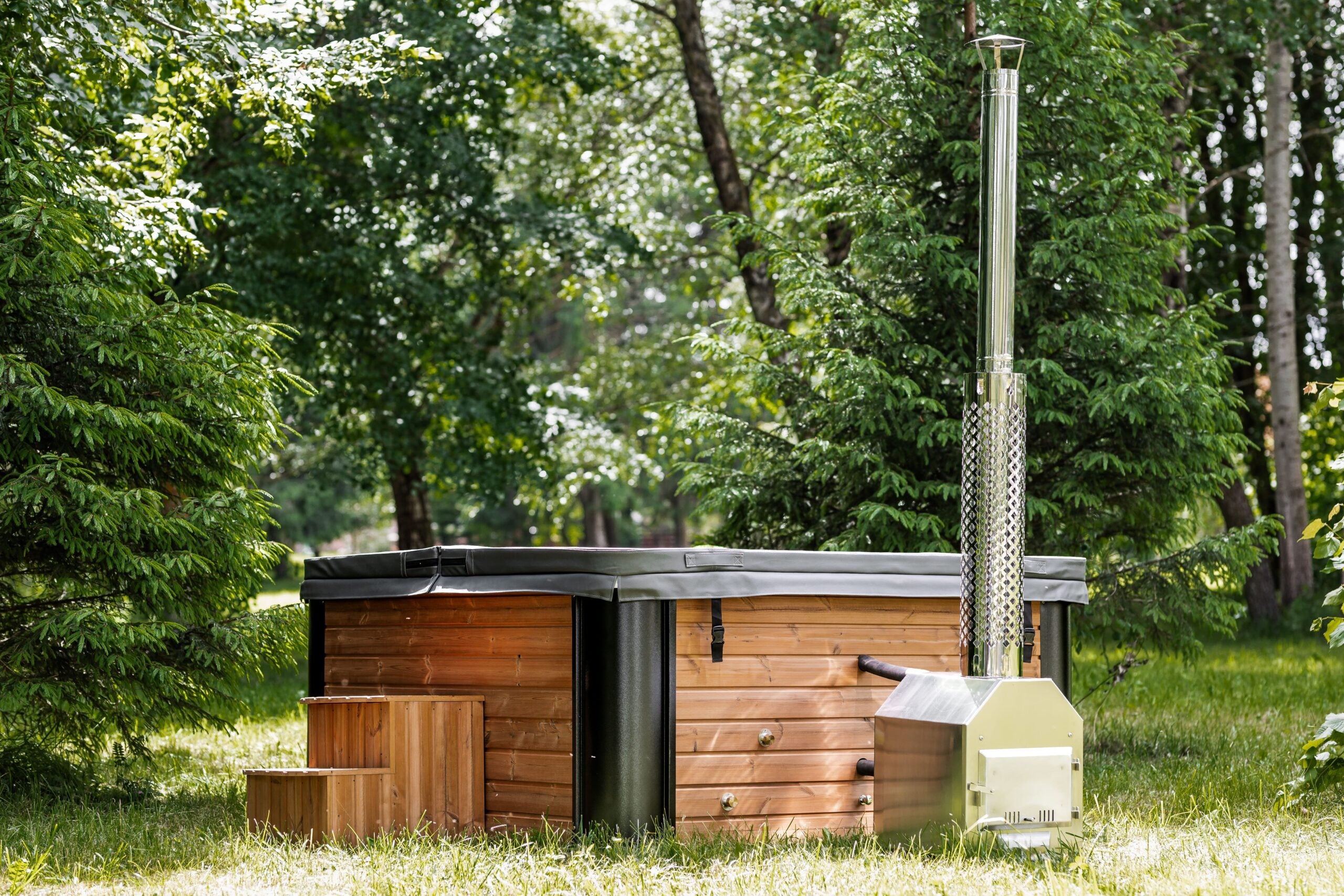 Quadratischer Acryl-Whirlpool (mit Außenheizung) 220×220 mm – Fichtenholz