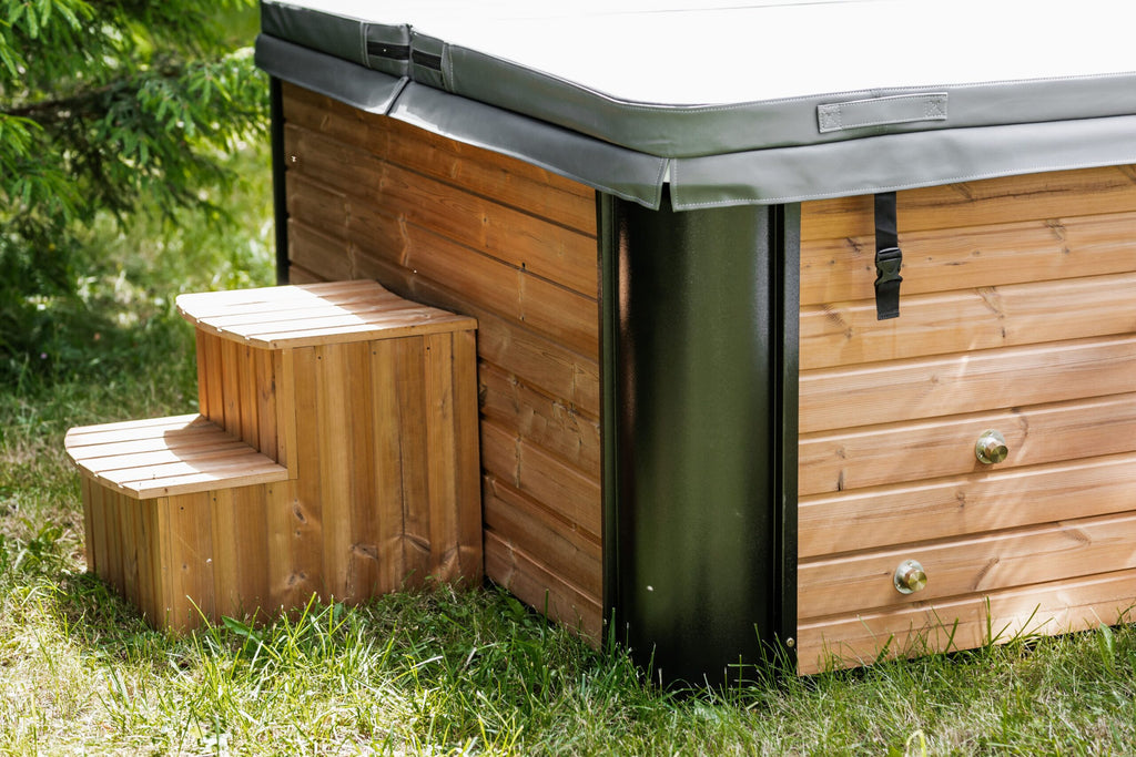 Quadratischer Acryl-Whirlpool (mit Außenheizung) 220×220 mm – Fichtenholz