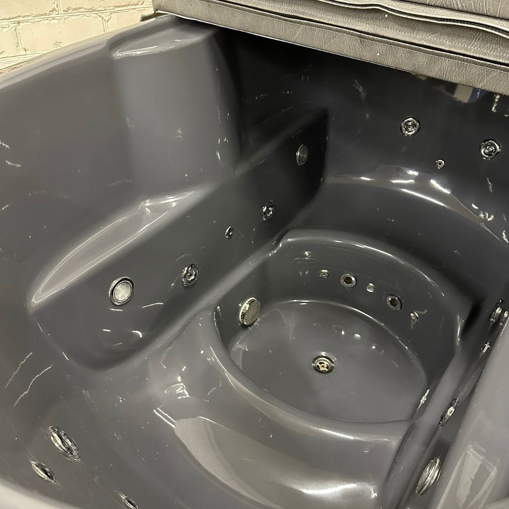 OFURO-Whirlpool aus Fiberglas (externe Heizung) – Verbranntes Holz