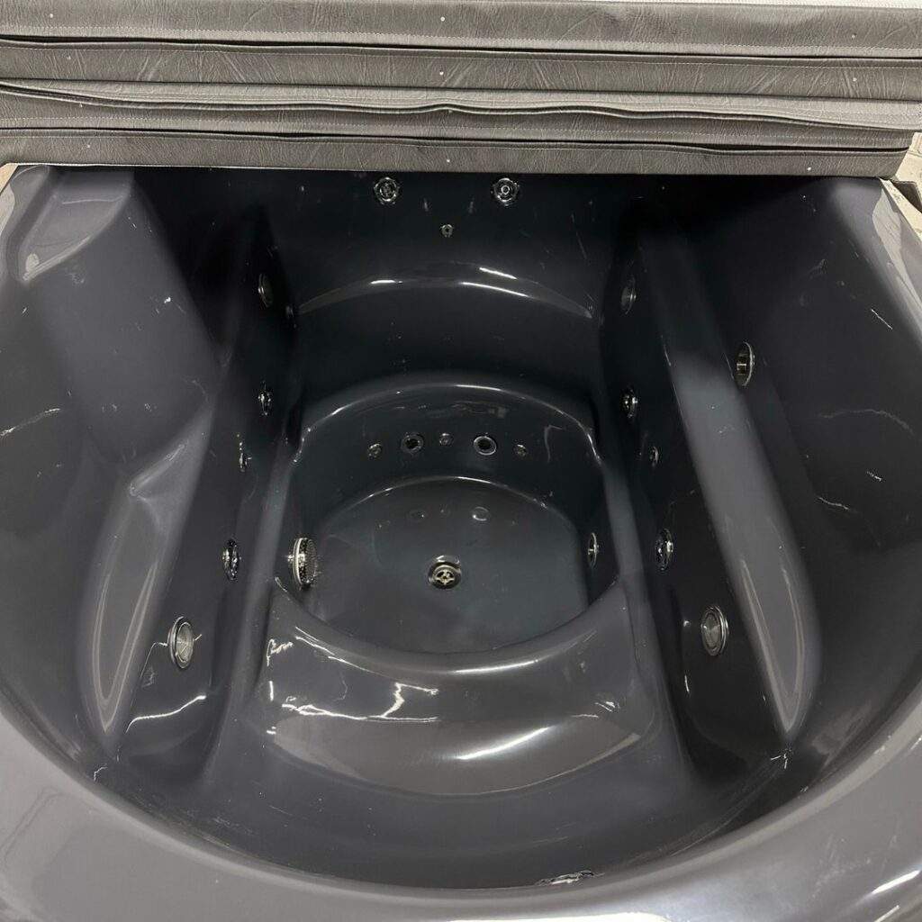 OFURO-Whirlpool aus Fiberglas (externe Heizung) – Verbranntes Holz