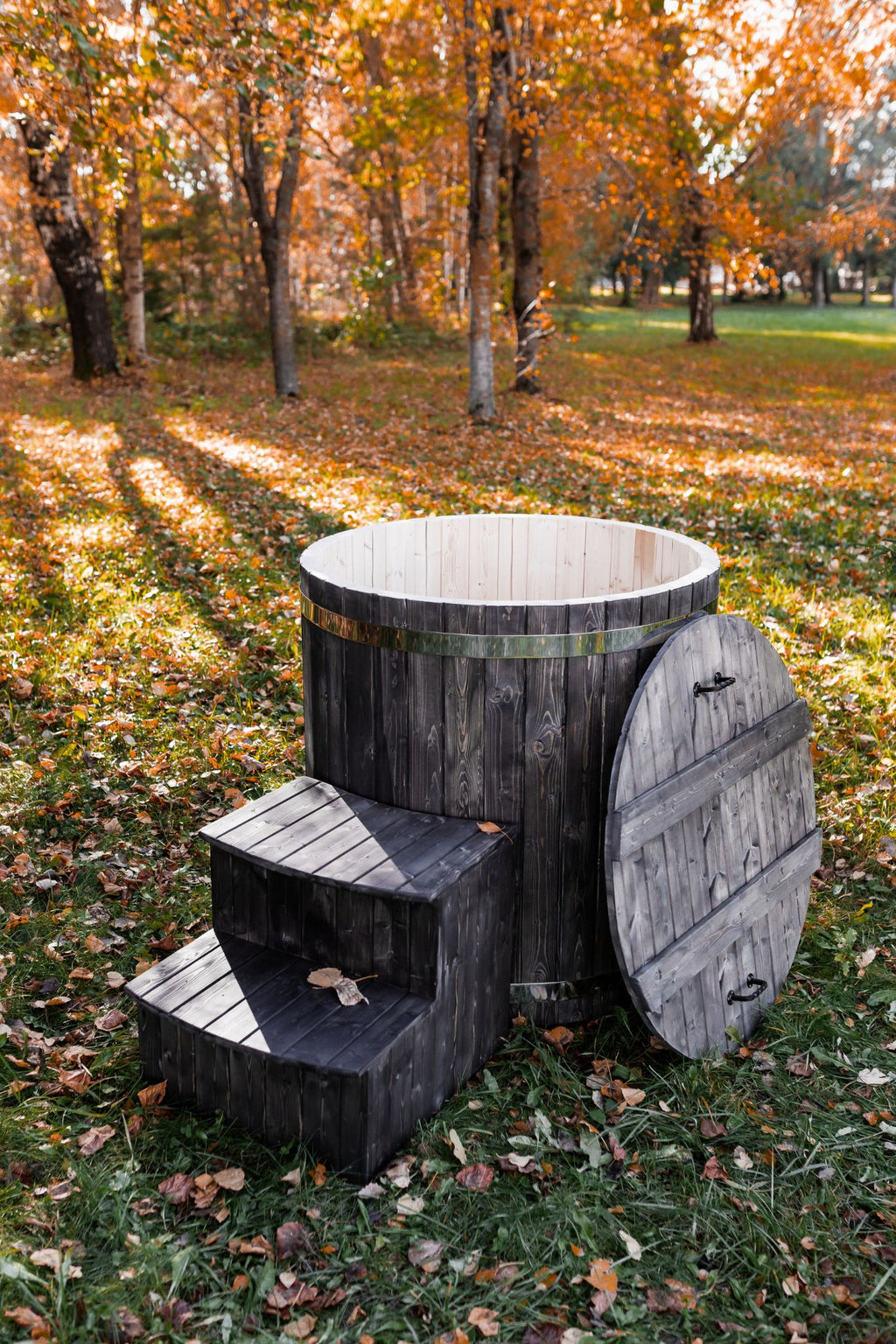 Einzelbadewanne mit Kaltwasser – Fichtenholz