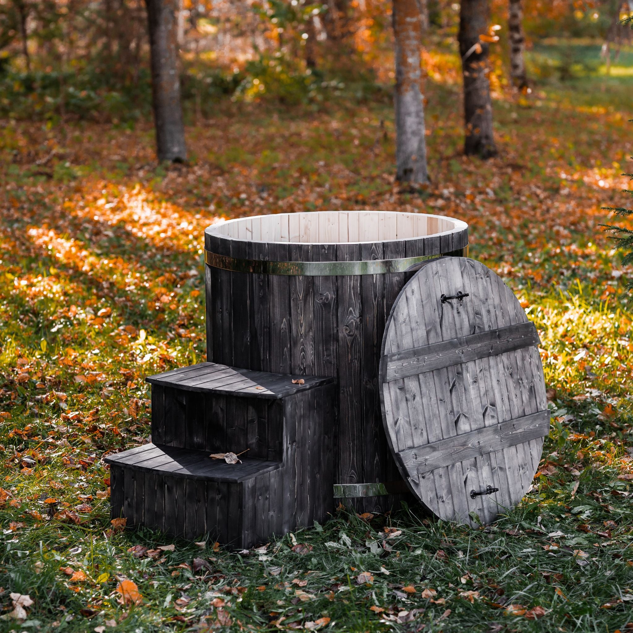 Einzelbadewanne mit Kaltwasser – Fichtenholz