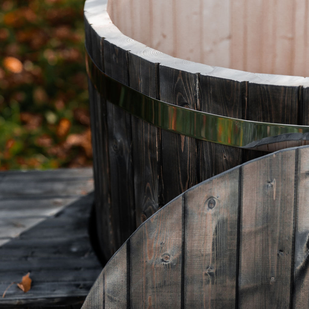 Einzelbadewanne mit Kaltwasser – Fichtenholz