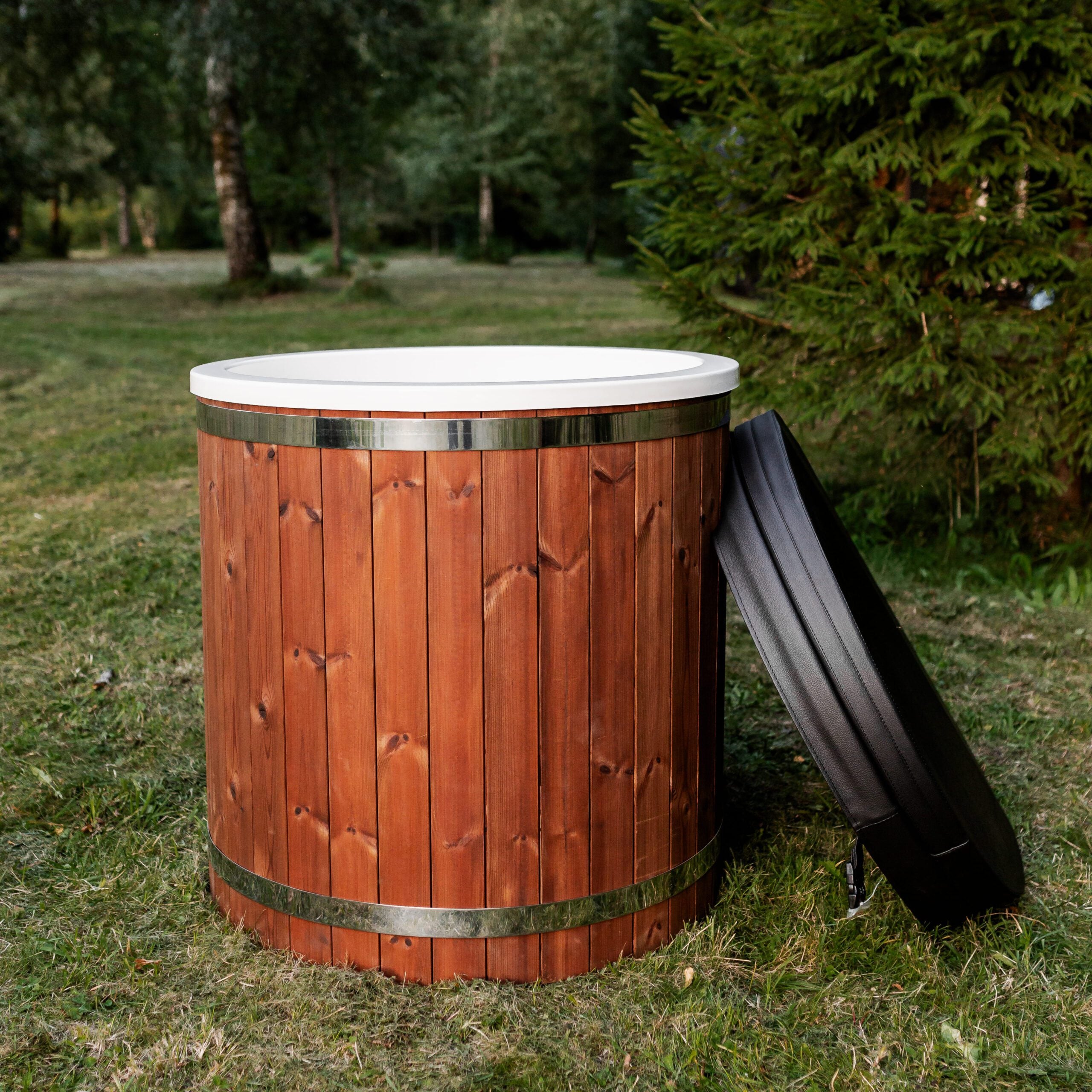 Einzelbadewanne aus Fiberglas mit Kaltwasseranschluss – Verkleidung aus WPC-Kunststoff